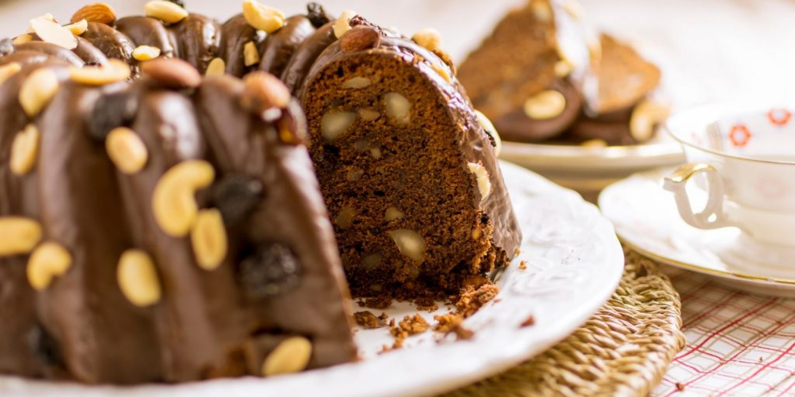 Schokoladen-Kuchen mit Macadamia- und Cashews