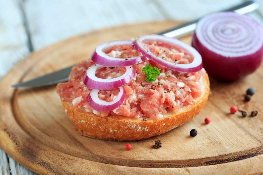 Mettbrötchen Rezept