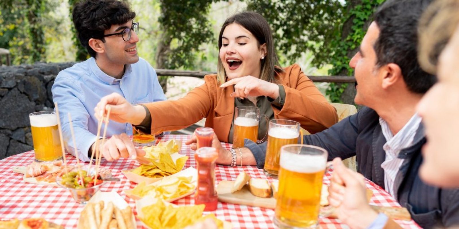 Oktoberfest-Feier im eigenen Garten