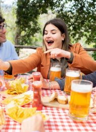 Oktoberfest-Feier im eigenen Garten