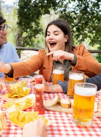 Oktoberfest-Feier im eigenen Garten