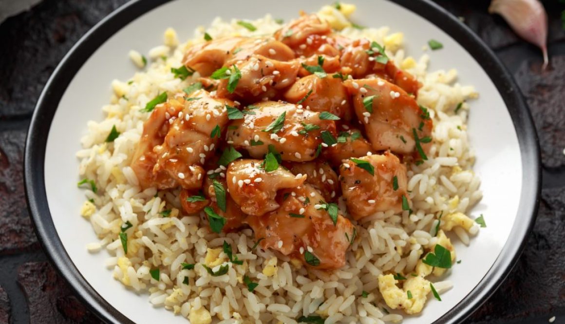 Orange Chicken Scharf süß-sauer mit Spiegelei-Reis