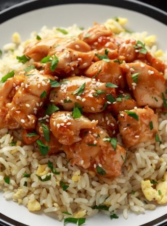 Orange Chicken Scharf süß-sauer mit Spiegelei-Reis