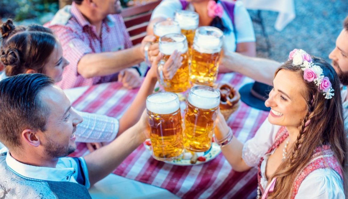 Wie man das perfekte Oktoberfestbier auswählt und serviert