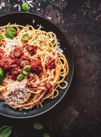 Spaghetti-Nudeln mit Parmesan