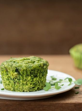 Grüne Muffins mit Schafskäse und Dip