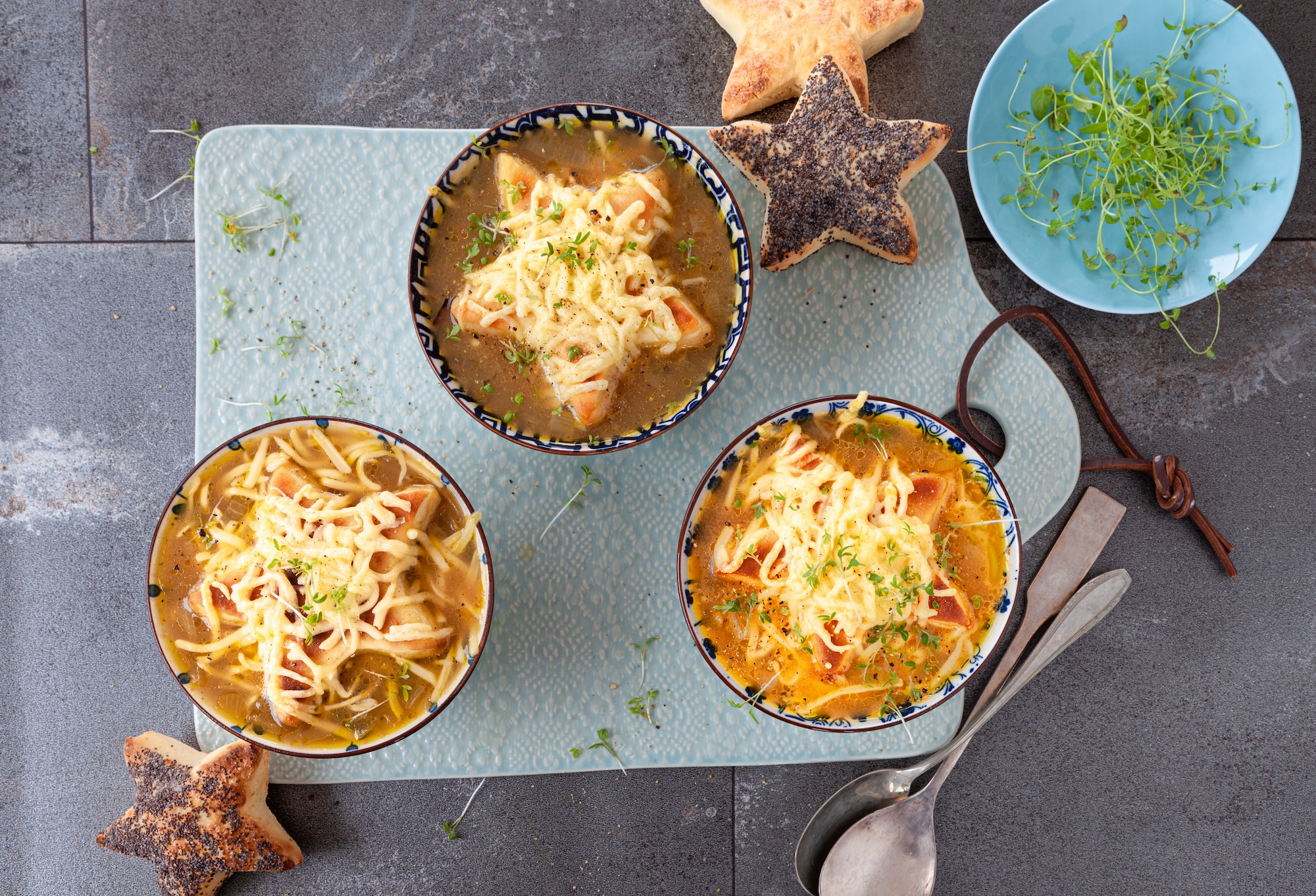 Zwiebelsuppe mit Käse Zwiebelsuppe mit Käse