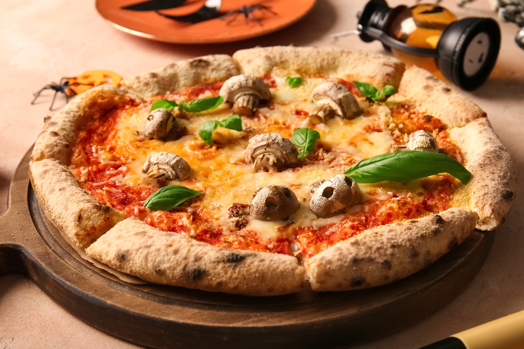 Pizza mit Pilzen Pizza mit Pilzen
